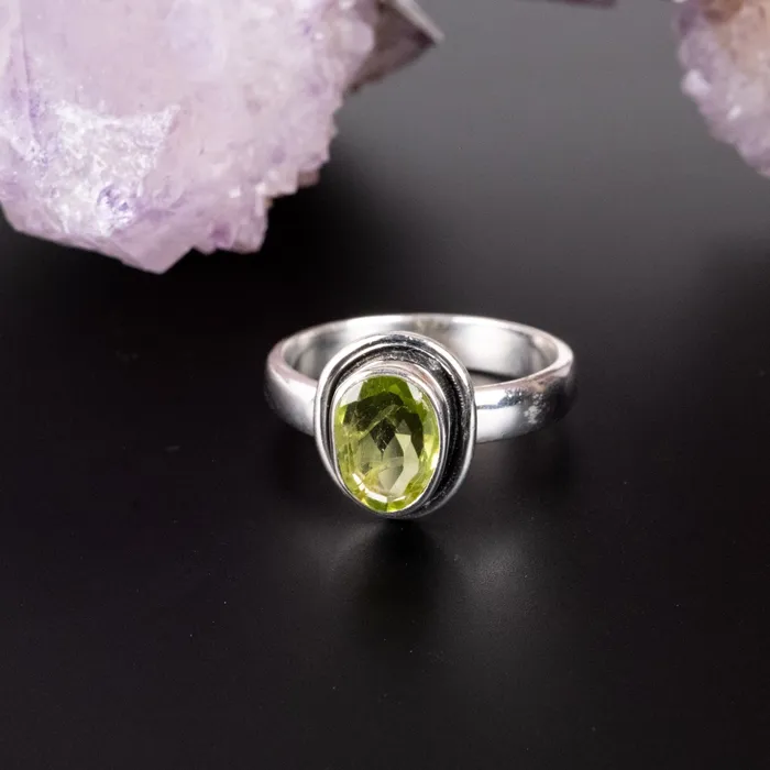 InnerVision Crystals Rings Peridot Ring 9x7mm Size 7 925 Silver